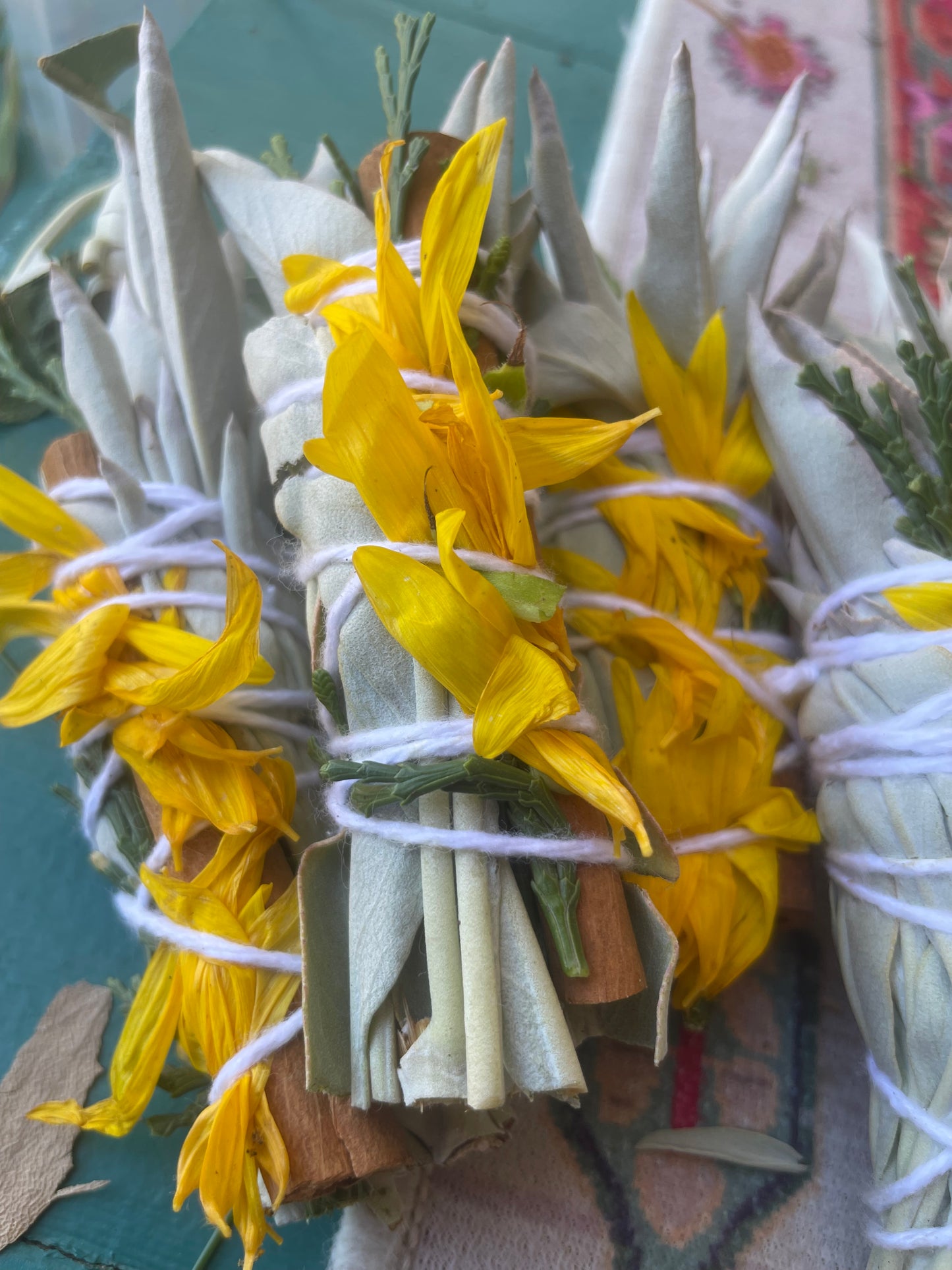 Autumnal Sunflower, Cinnamon and White Sage: abundance, grounding, sun energy protection